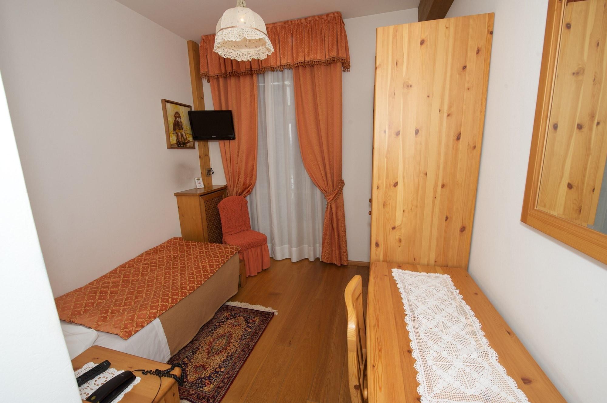 Hotel Montana- ricarica auto elettriche Cortina dʼAmpezzo Esterno foto