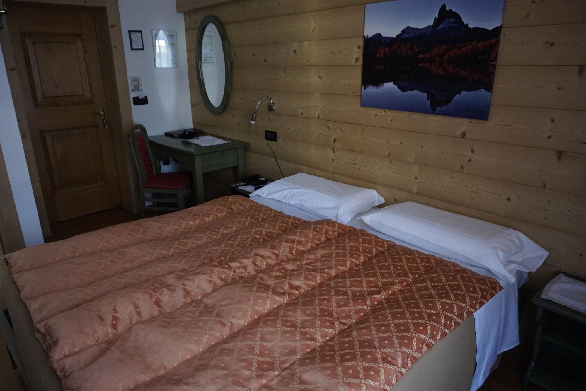 Hotel Montana- ricarica auto elettriche Cortina dʼAmpezzo Esterno foto
