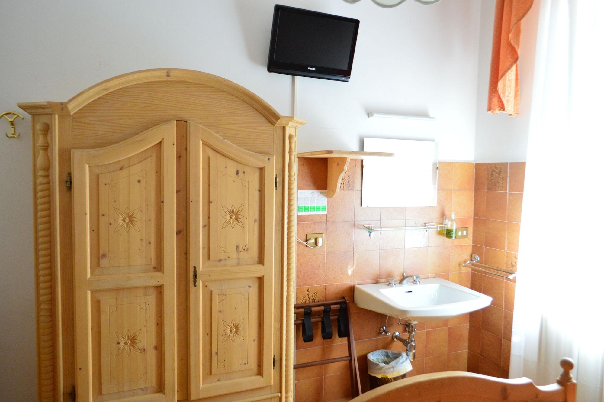 Hotel Montana- ricarica auto elettriche Cortina dʼAmpezzo Esterno foto