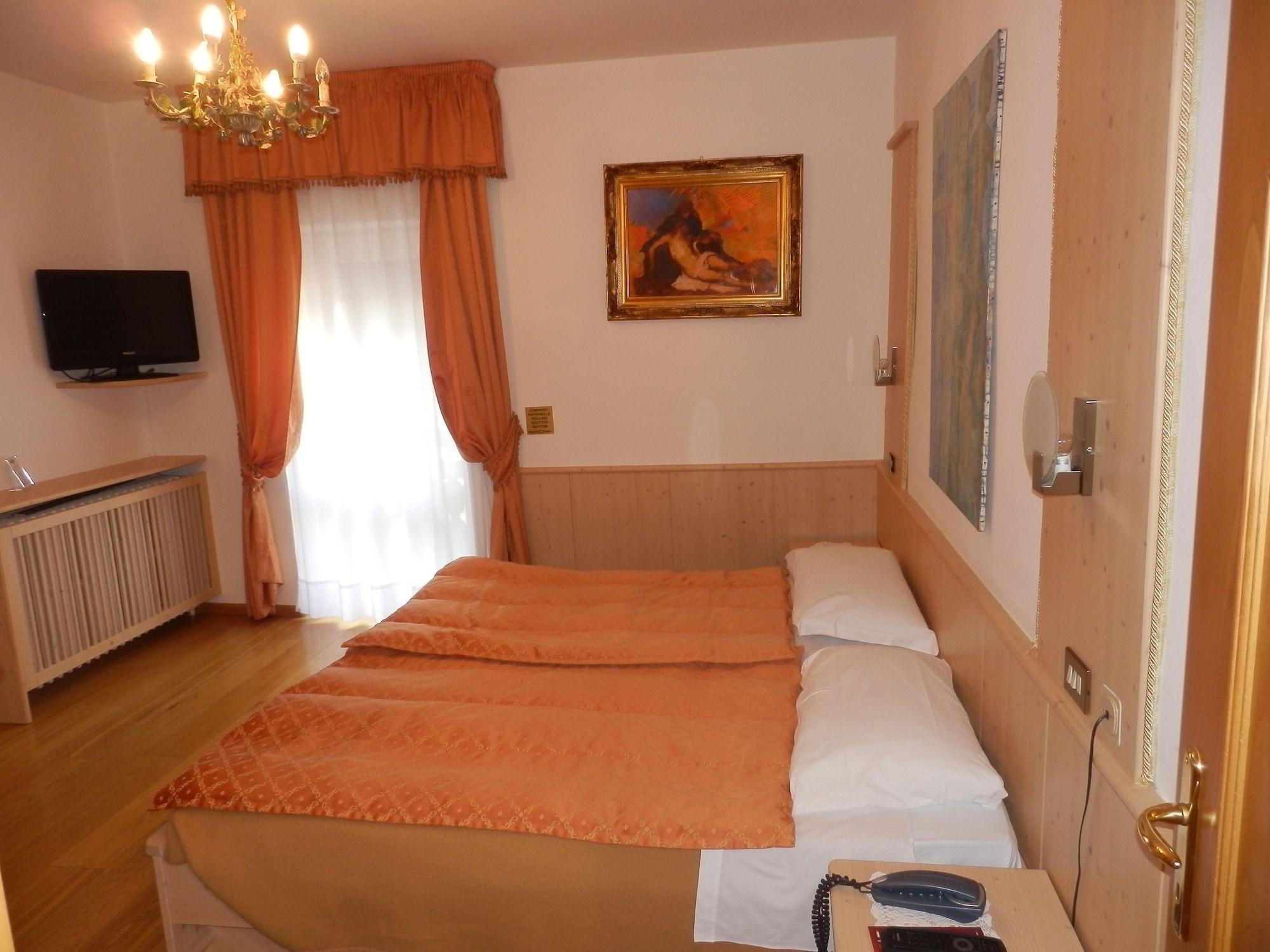 Hotel Montana- ricarica auto elettriche Cortina dʼAmpezzo Esterno foto