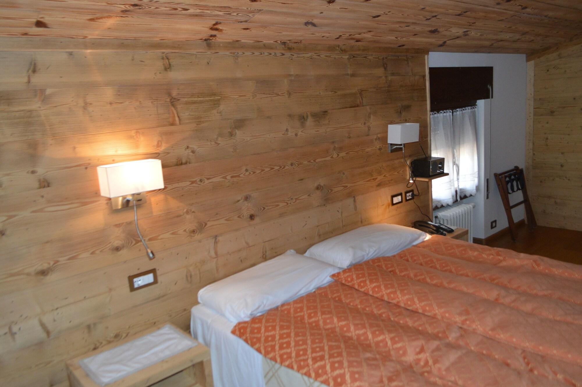 Hotel Montana- ricarica auto elettriche Cortina dʼAmpezzo Esterno foto