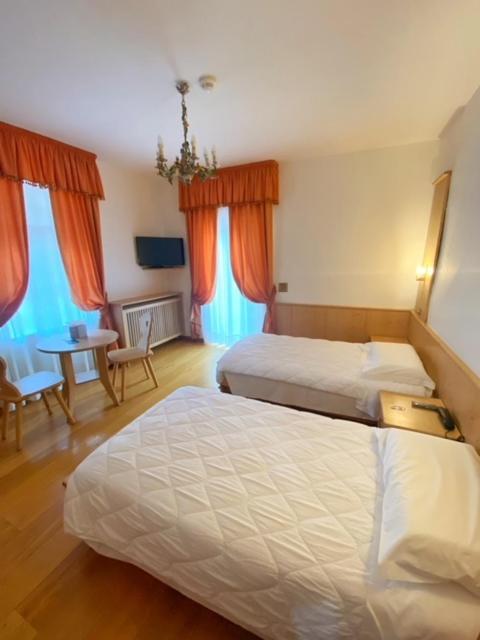 Hotel Montana- ricarica auto elettriche Cortina dʼAmpezzo Esterno foto