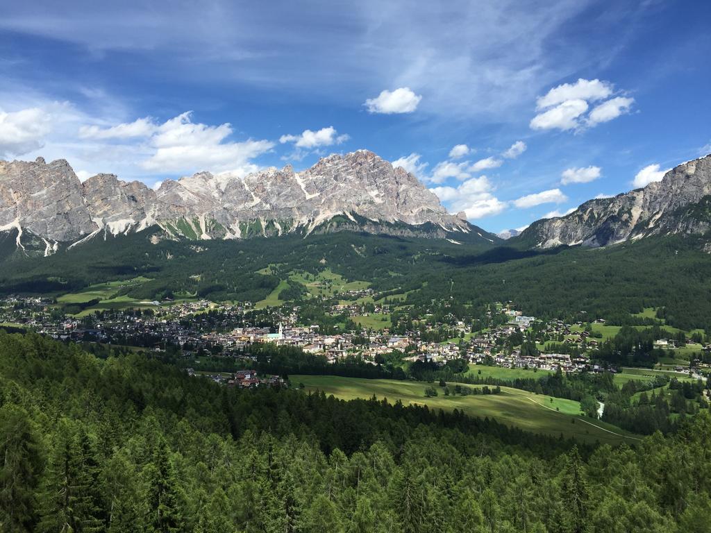 Hotel Montana- ricarica auto elettriche Cortina dʼAmpezzo Esterno foto