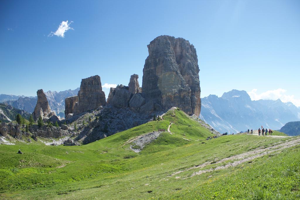 Hotel Montana- ricarica auto elettriche Cortina dʼAmpezzo Esterno foto