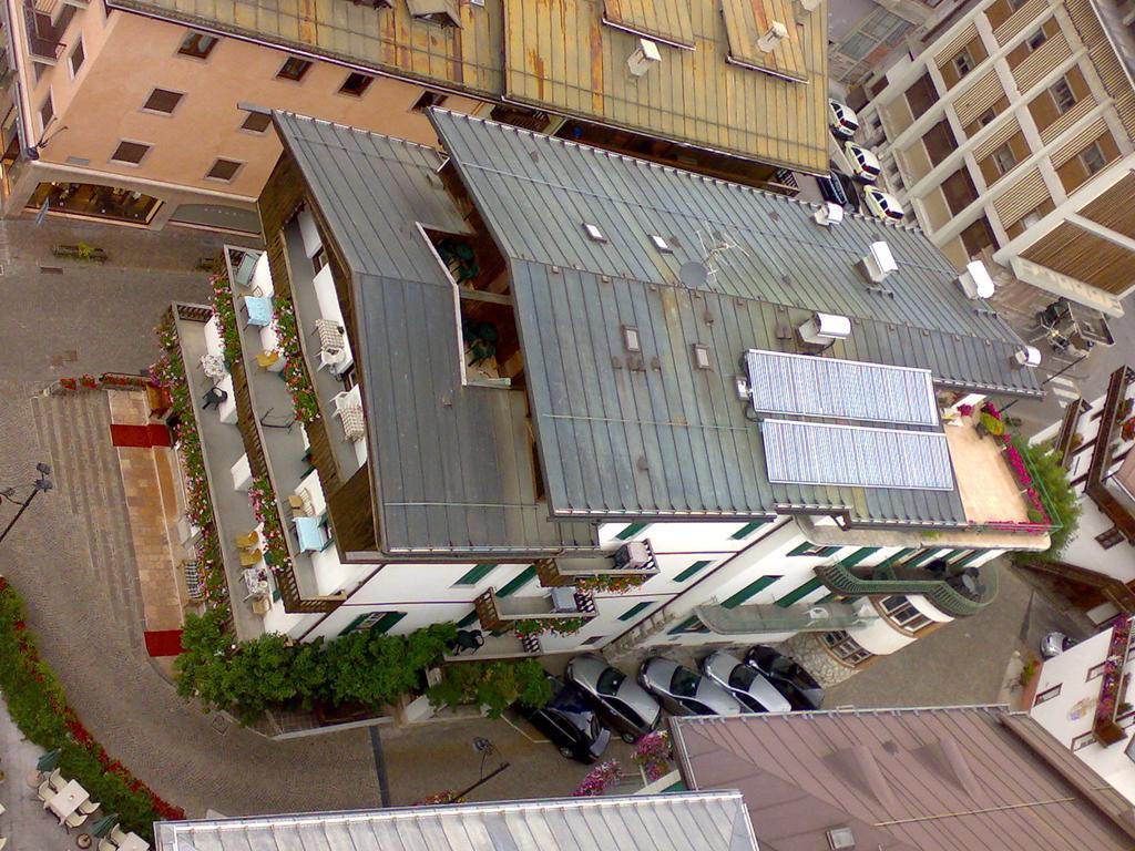 Hotel Montana- ricarica auto elettriche Cortina dʼAmpezzo Esterno foto