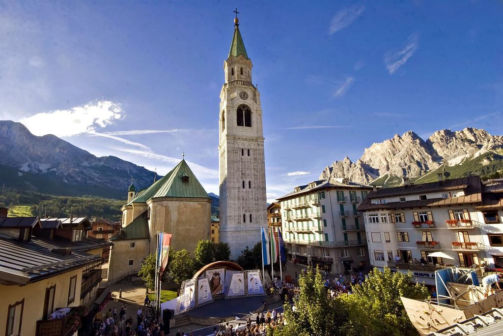 Hotel Montana- ricarica auto elettriche Cortina dʼAmpezzo Esterno foto