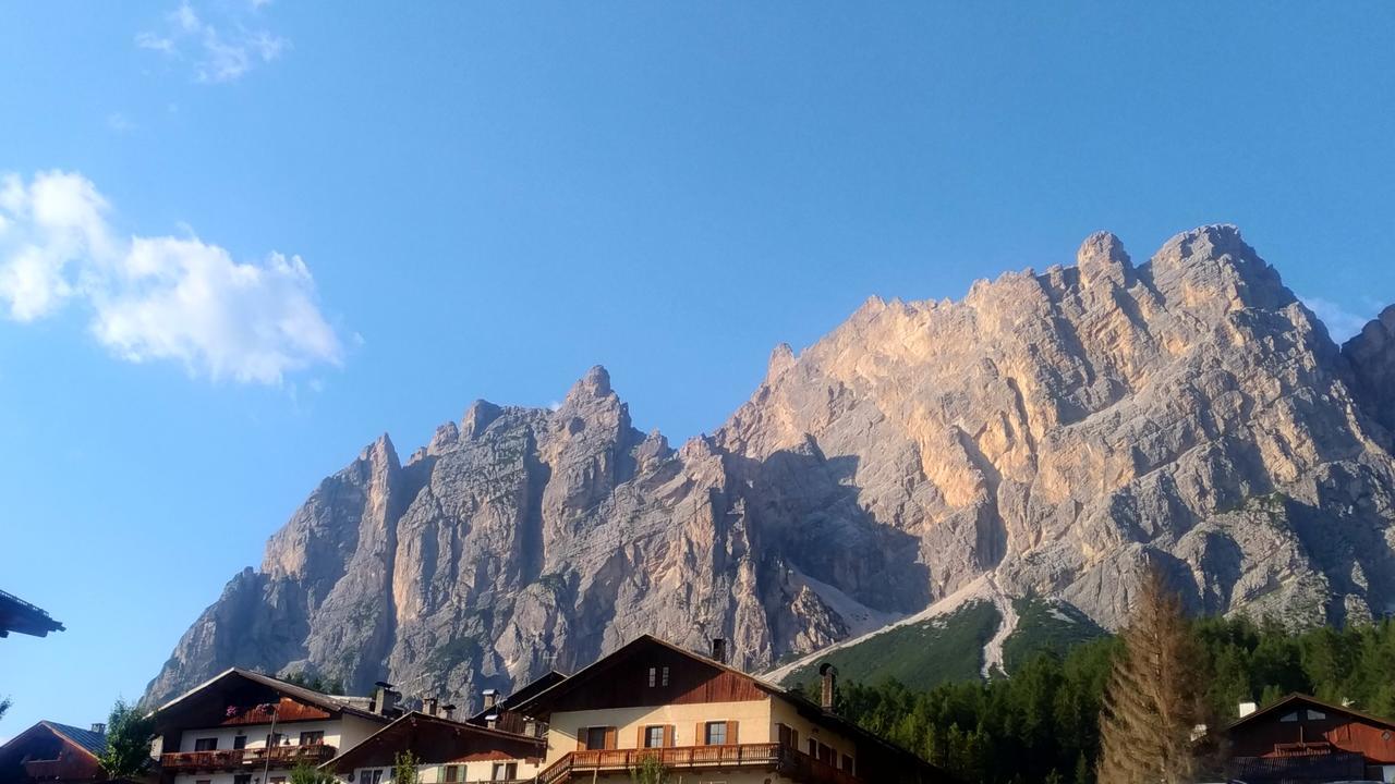 Hotel Montana- ricarica auto elettriche Cortina dʼAmpezzo Esterno foto